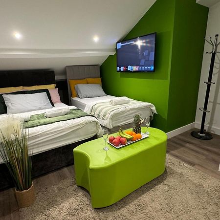 Southgate Luxury Apartments Elland Esterno foto