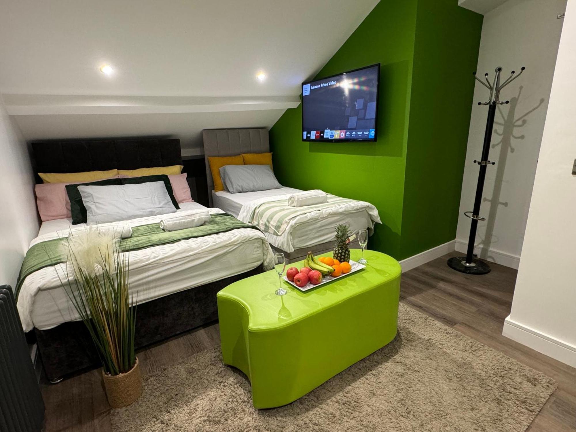 Southgate Luxury Apartments Elland Esterno foto