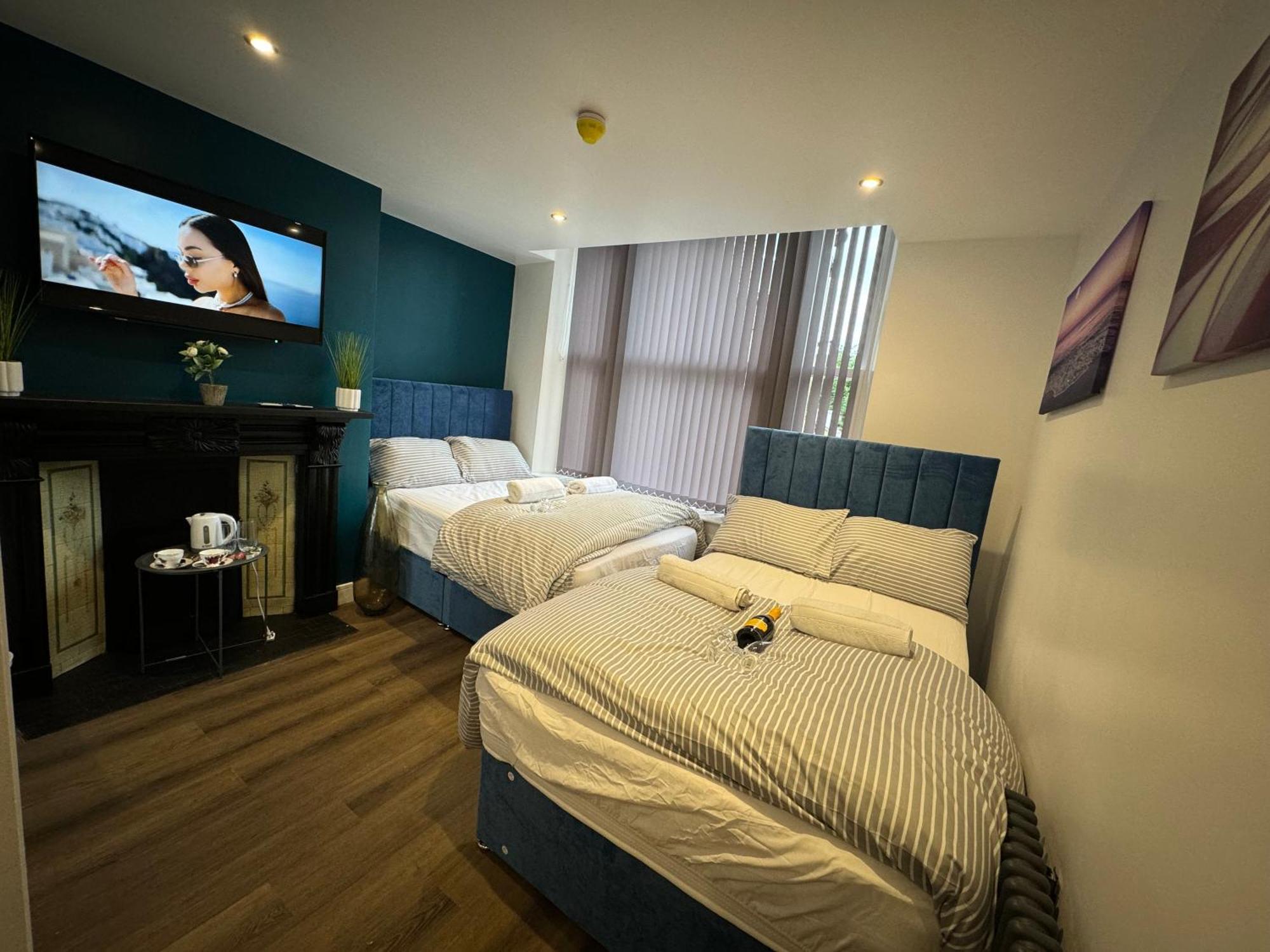 Southgate Luxury Apartments Elland Esterno foto