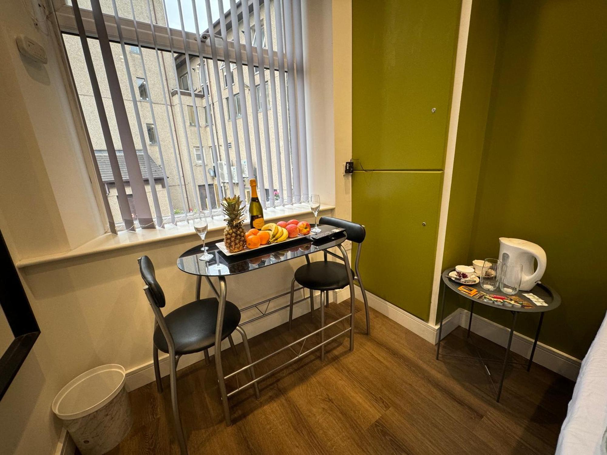Southgate Luxury Apartments Elland Esterno foto