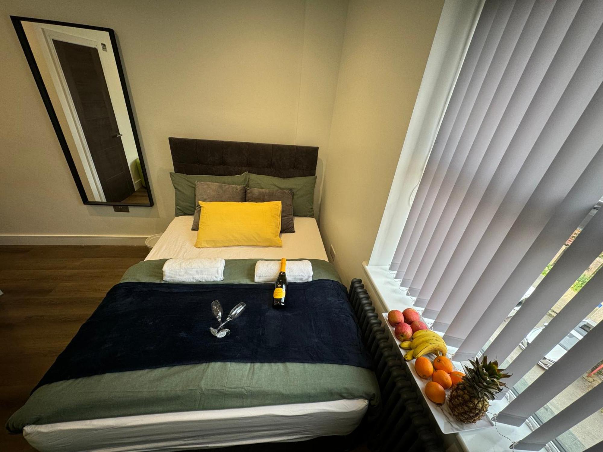 Southgate Luxury Apartments Elland Esterno foto