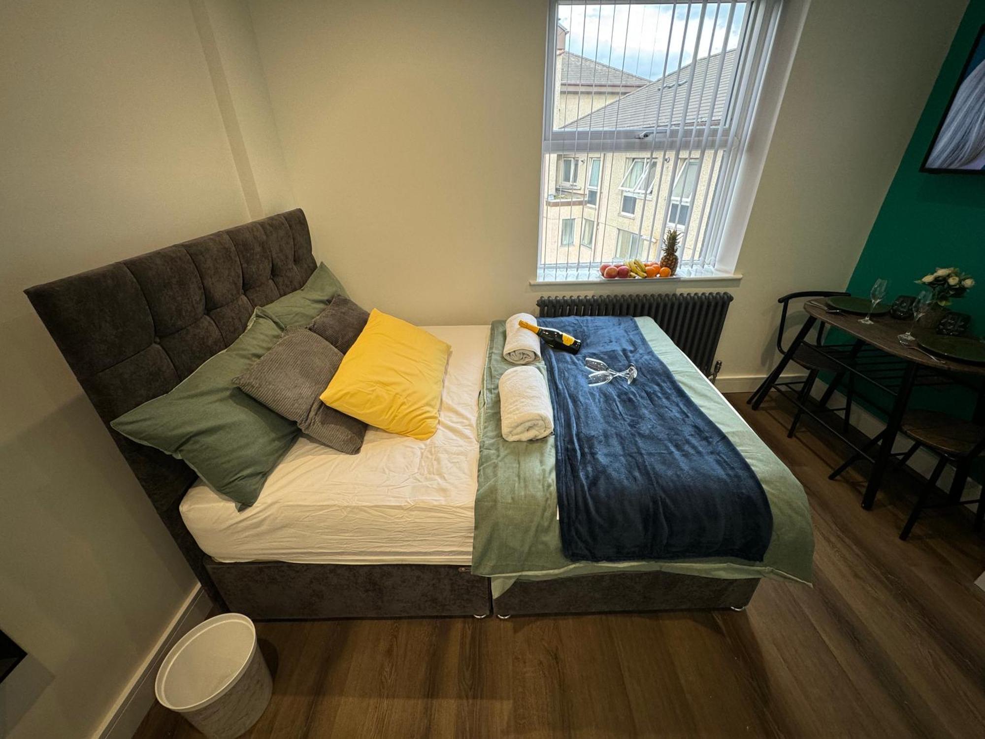 Southgate Luxury Apartments Elland Esterno foto