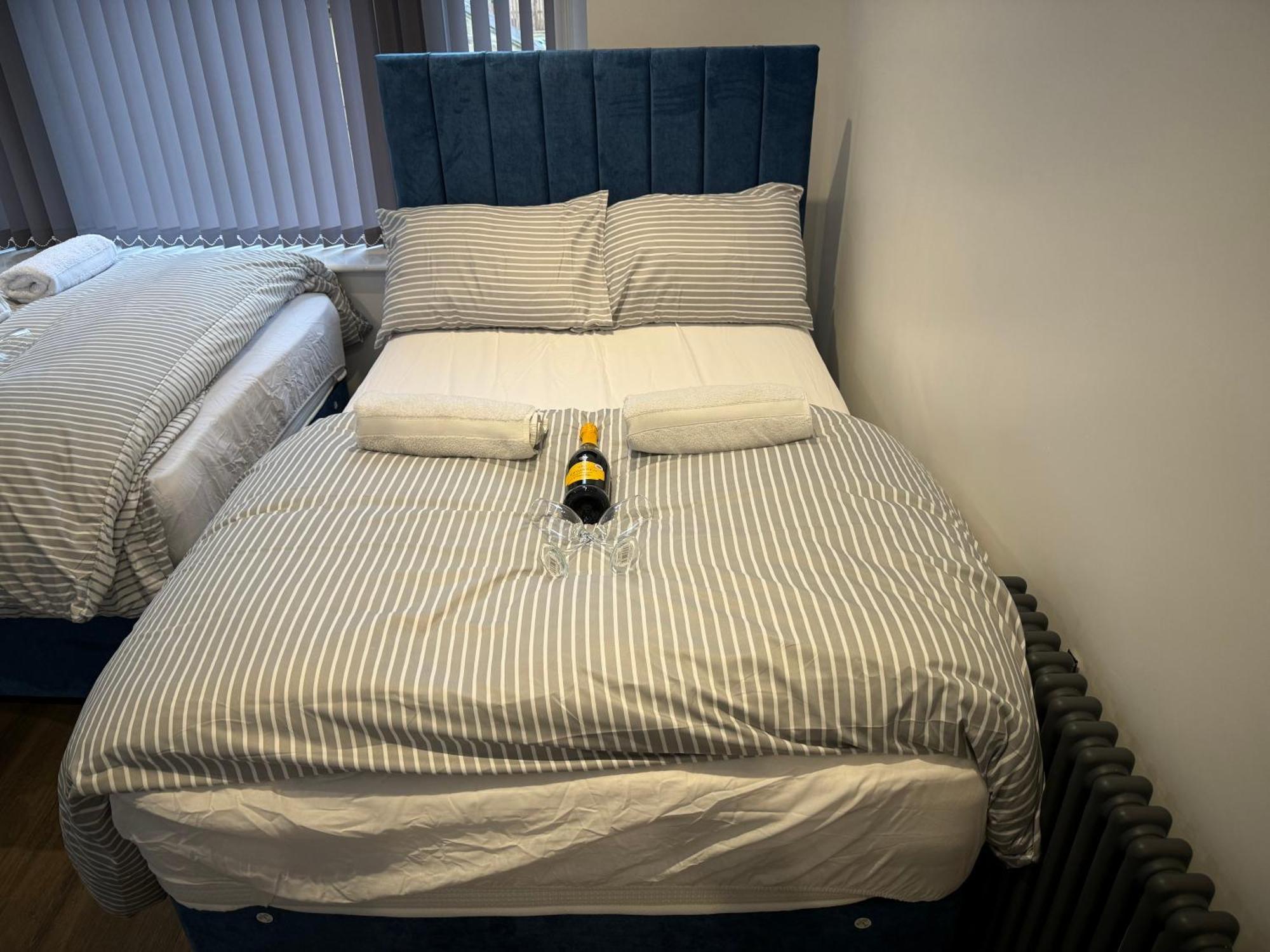 Southgate Luxury Apartments Elland Esterno foto