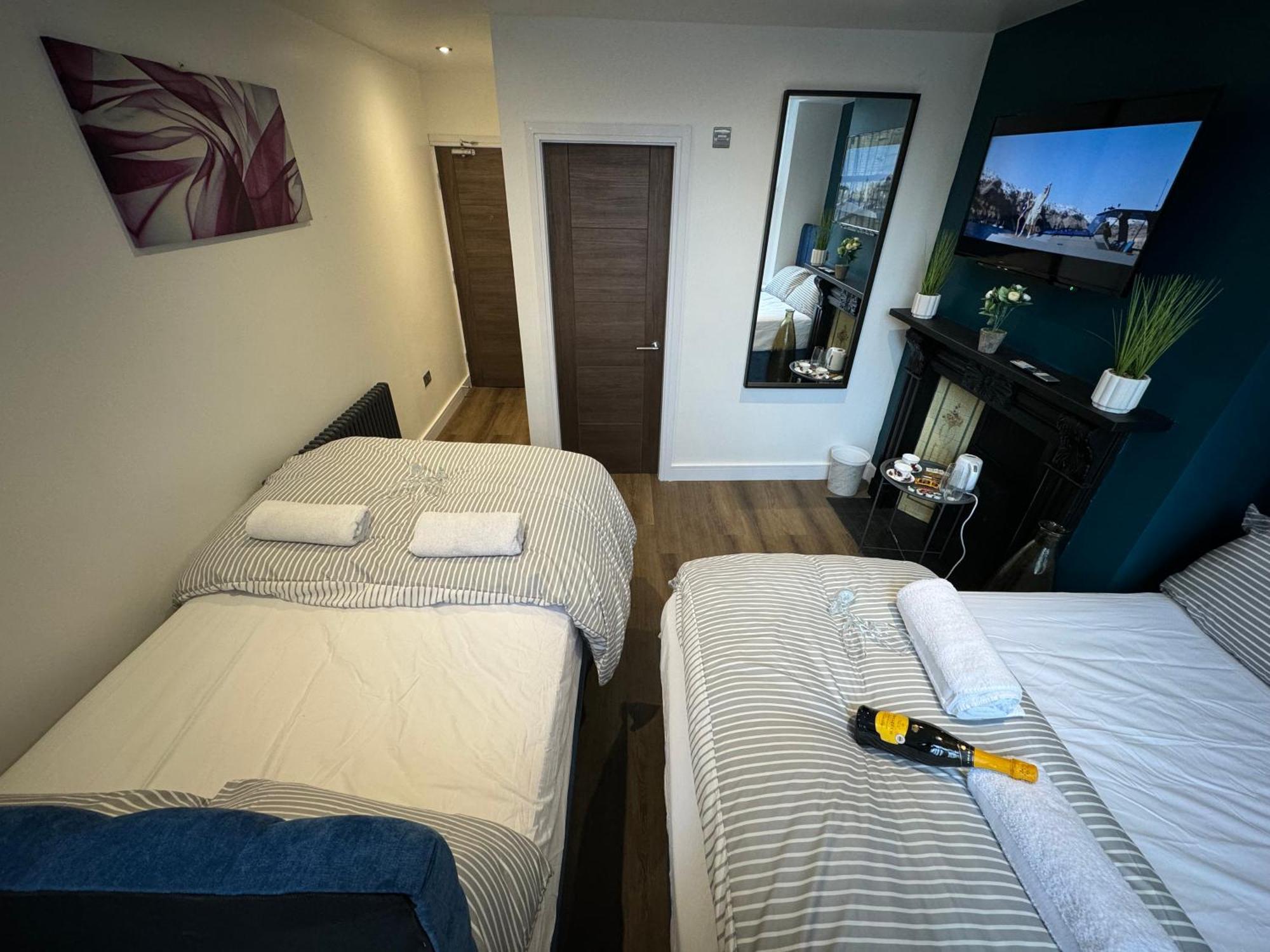 Southgate Luxury Apartments Elland Esterno foto