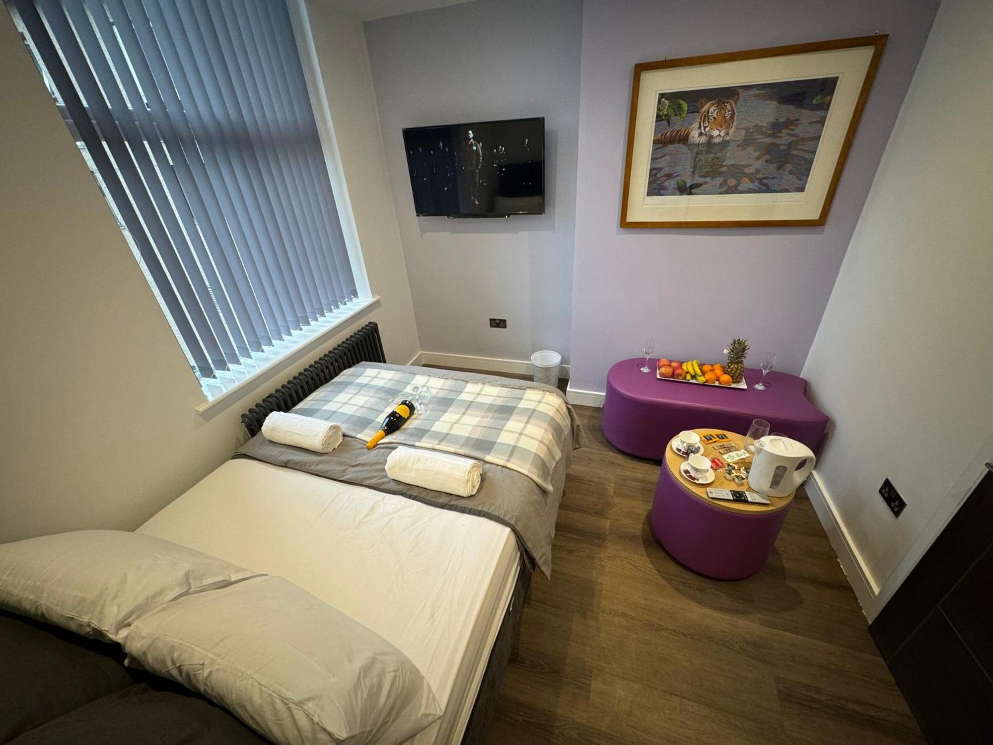 Southgate Luxury Apartments Elland Esterno foto