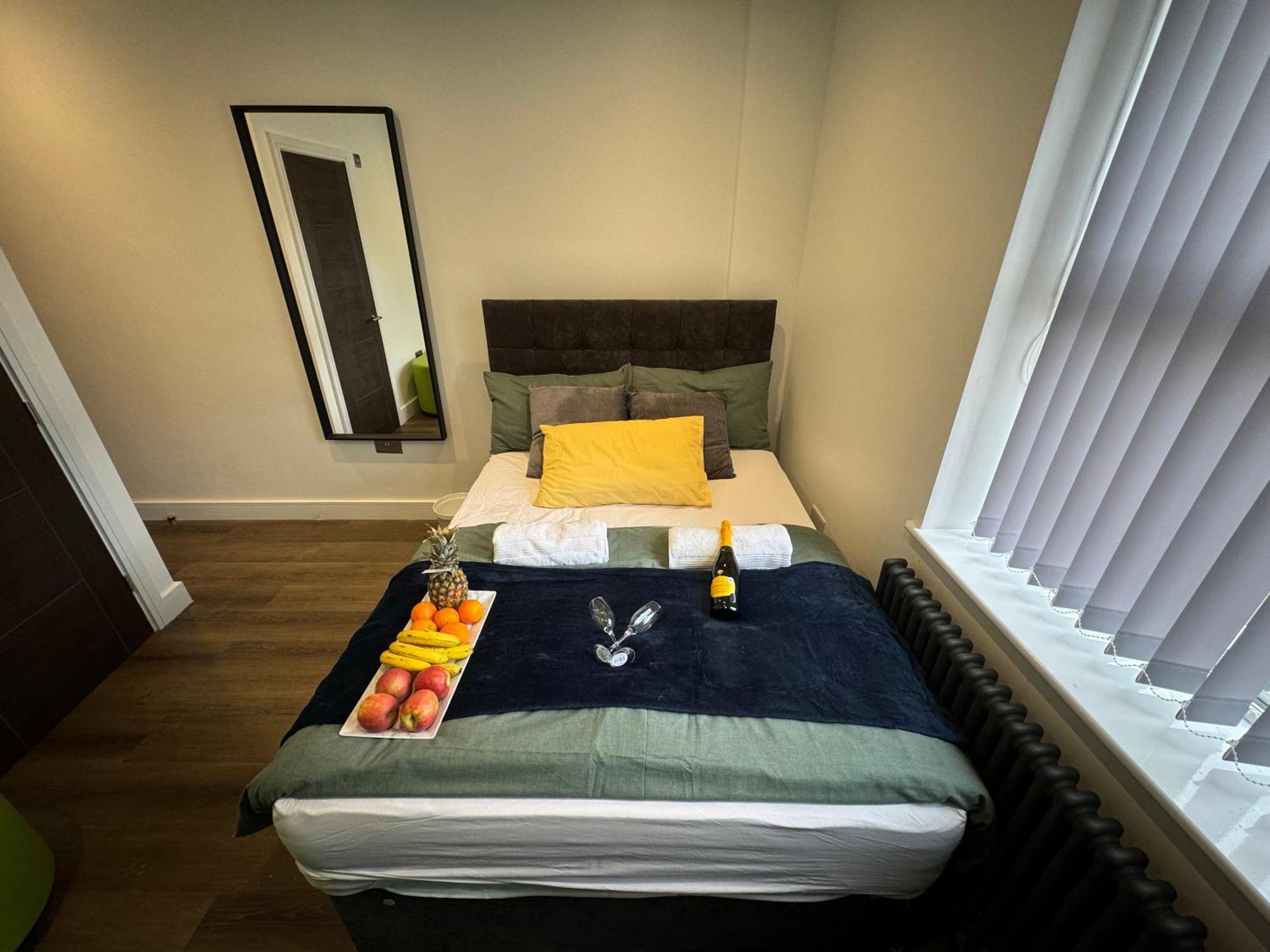 Southgate Luxury Apartments Elland Esterno foto