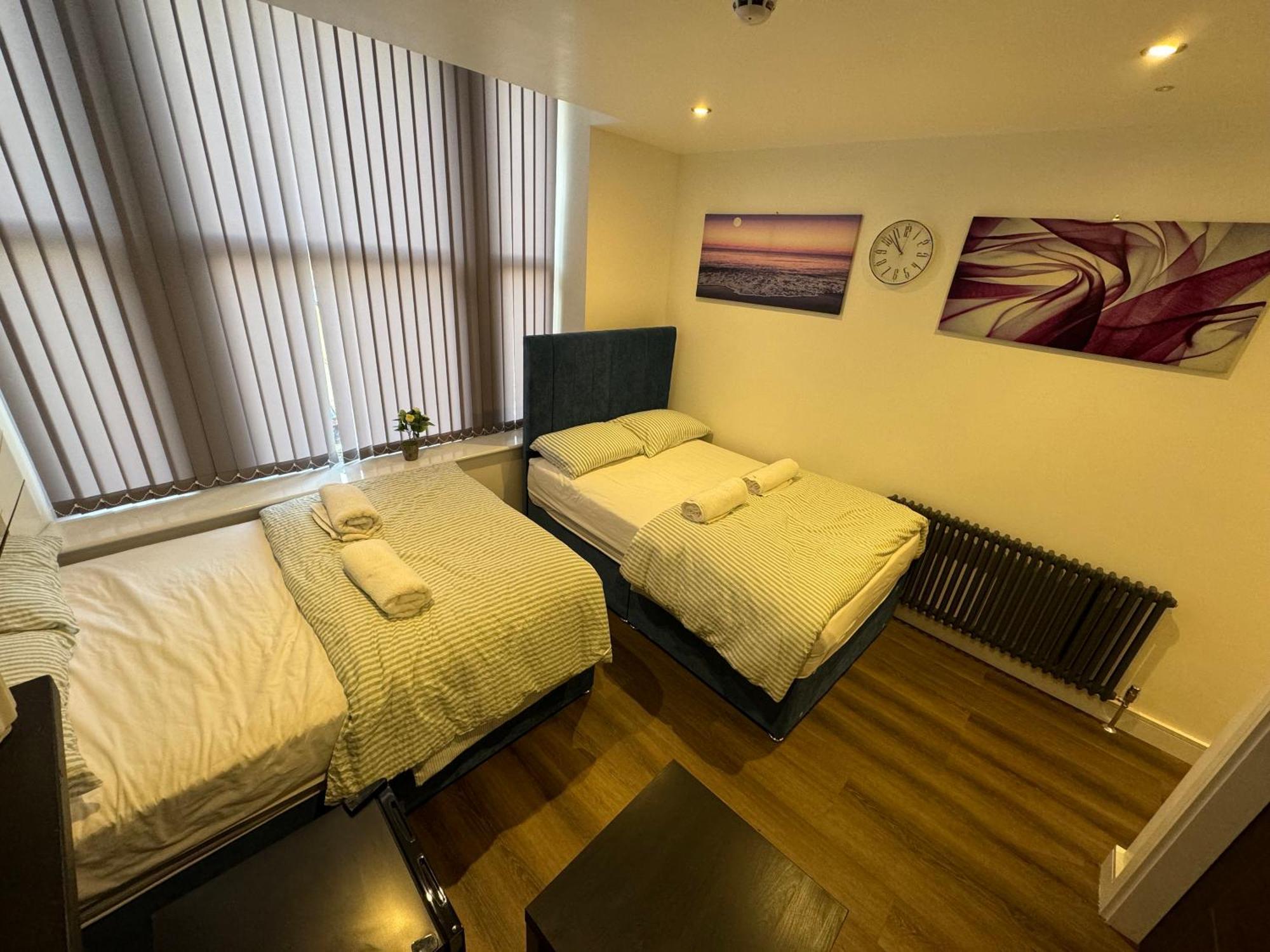 Southgate Luxury Apartments Elland Esterno foto